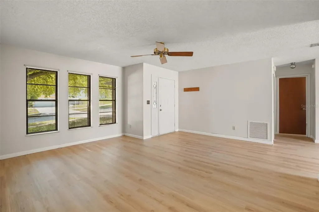 210 N Disston Avenue Clermont FL 34711