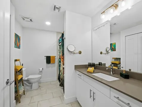 1703 N Tamiami Trail Sarasota FL 34234