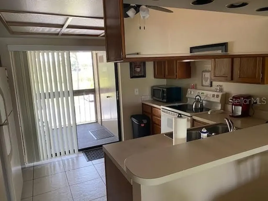 272 Woodlake Wynde Oldsmar FL 34677