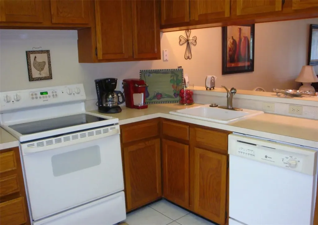 272 Woodlake Wynde Oldsmar FL 34677