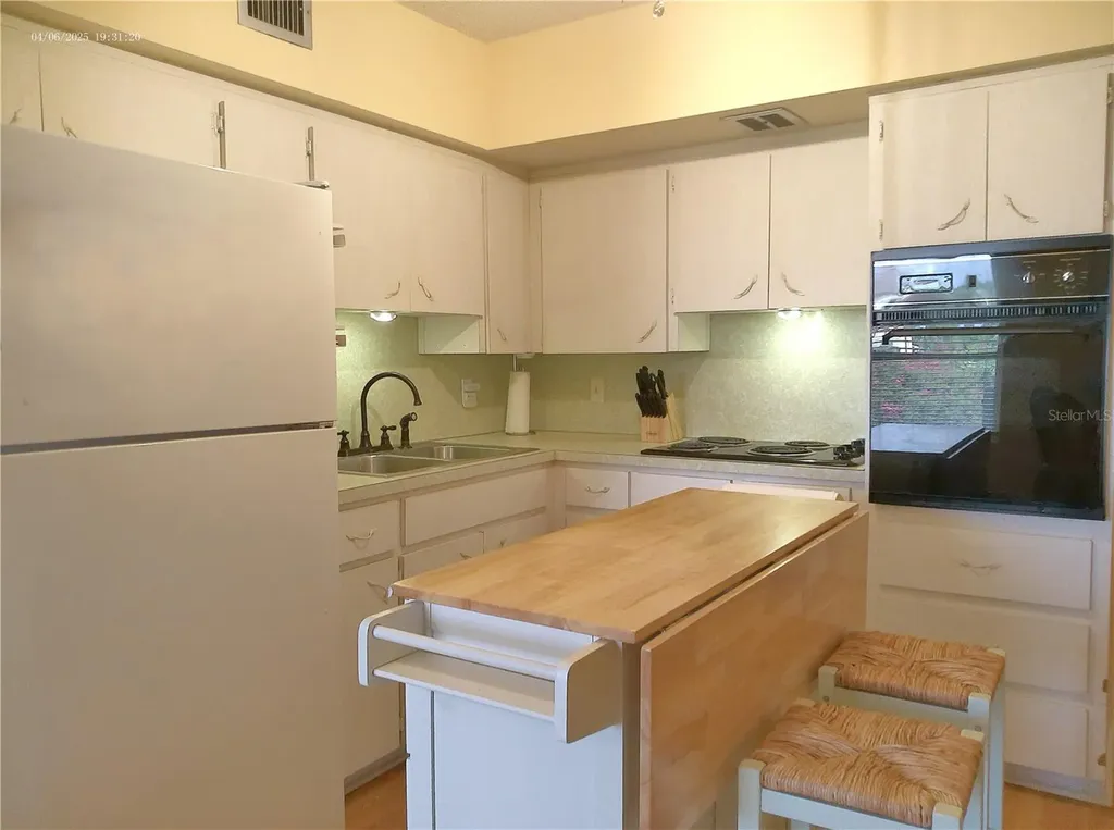 2457 Ecuadorian Way Clearwater FL 33763