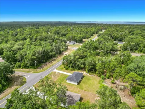 50 Bay Road Ocklawaha FL 32179