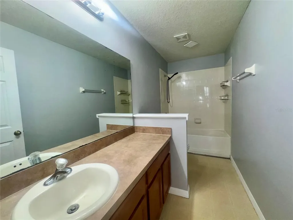 533 Cresting Oak Circle Orlando FL 32824