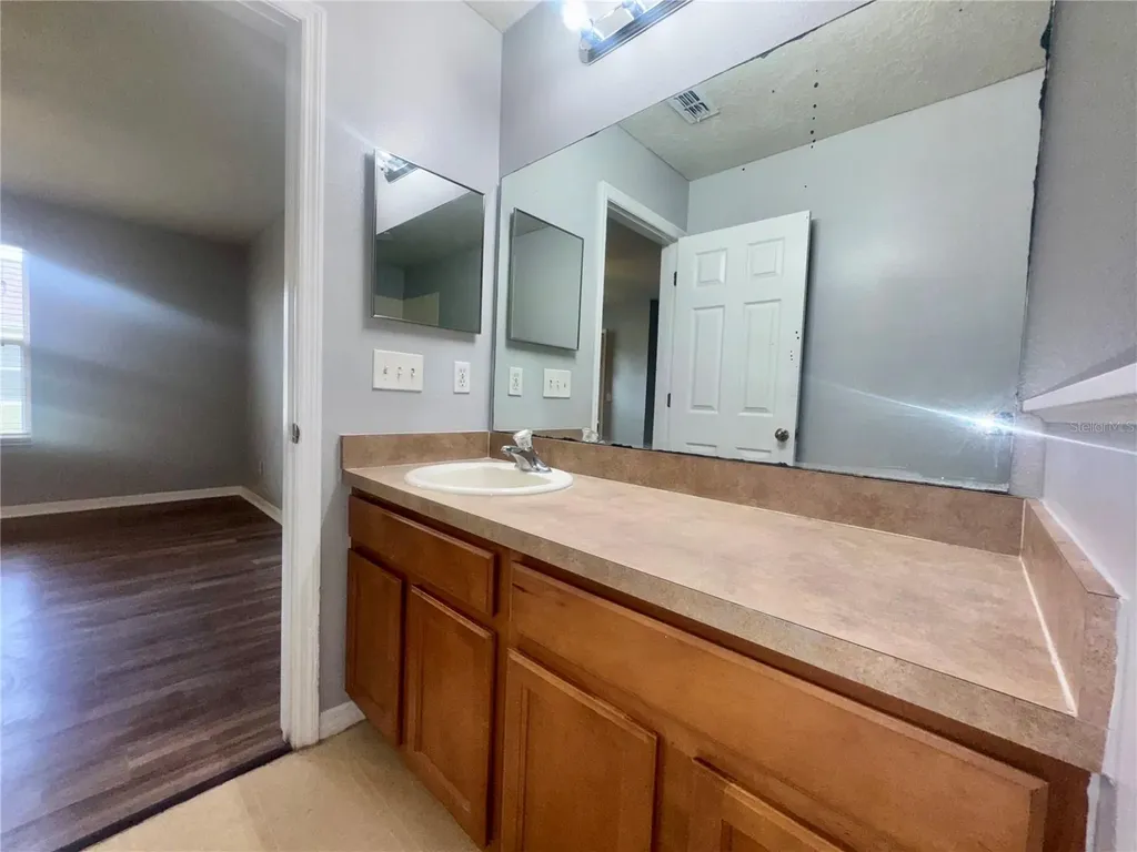 533 Cresting Oak Circle Orlando FL 32824