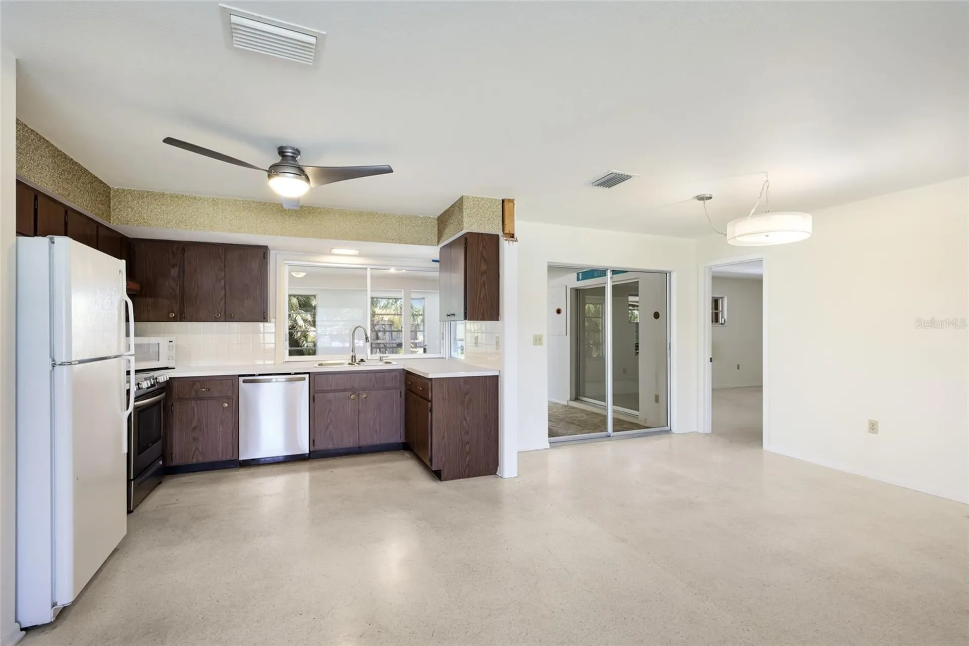 3305 Highland Avenue W Bradenton FL 34205