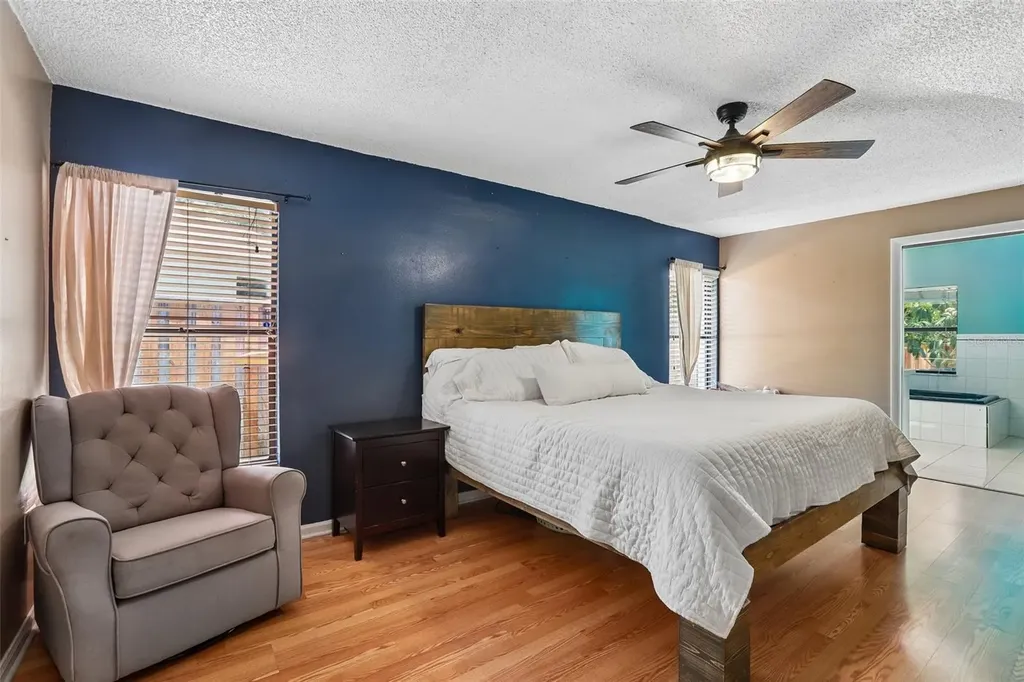 6805 Longpointe Way Tampa FL 33615