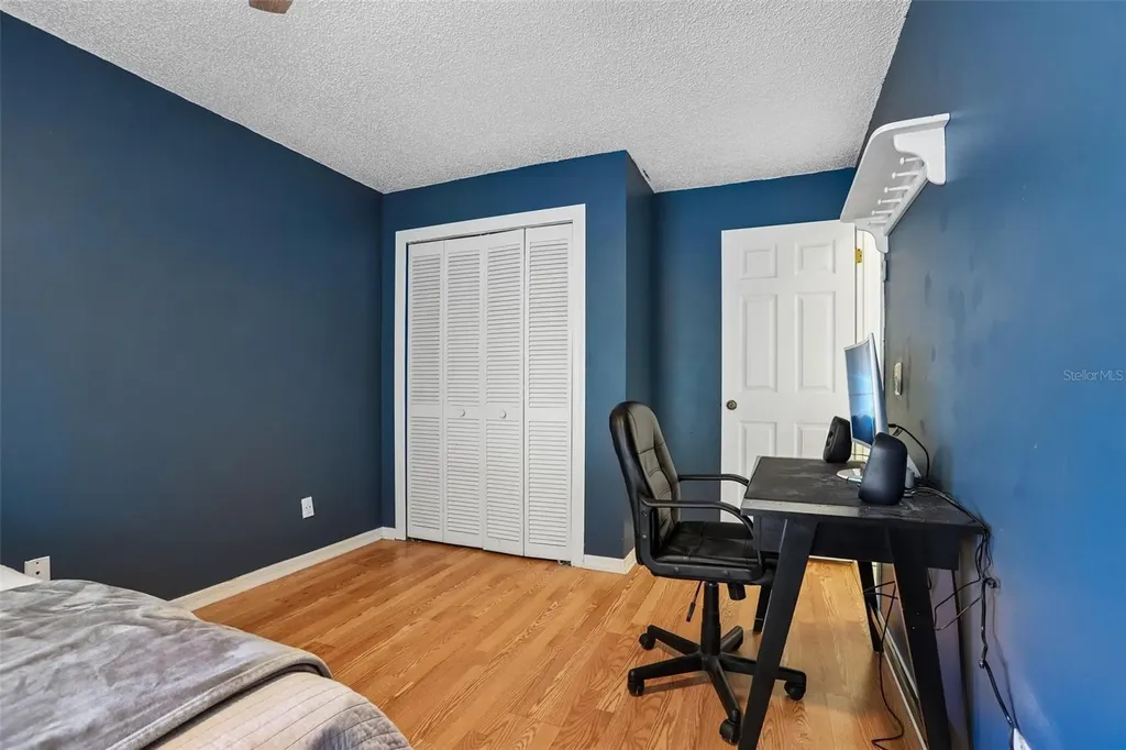 6805 Longpointe Way Tampa FL 33615
