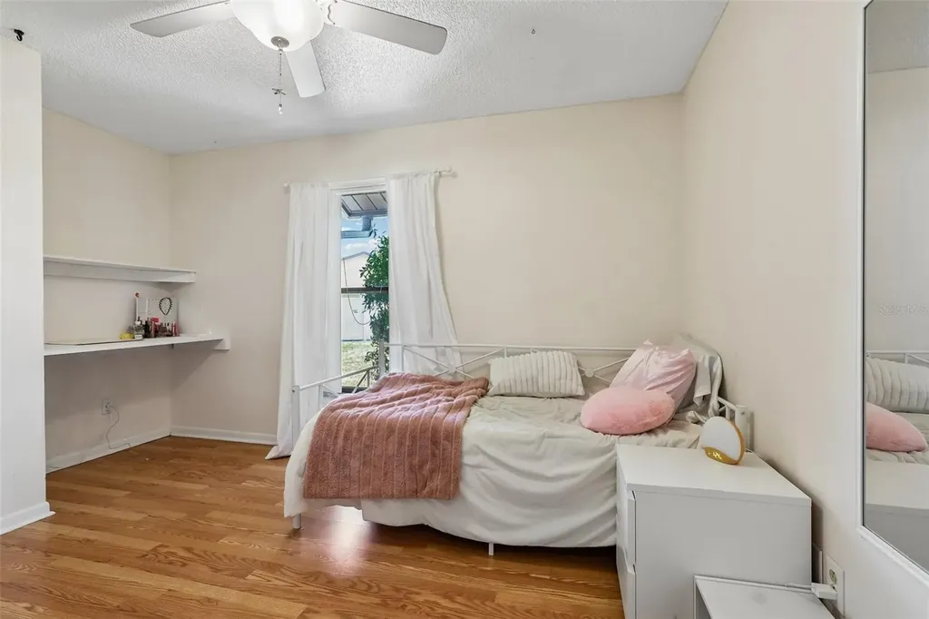 6805 Longpointe Way Tampa FL 33615