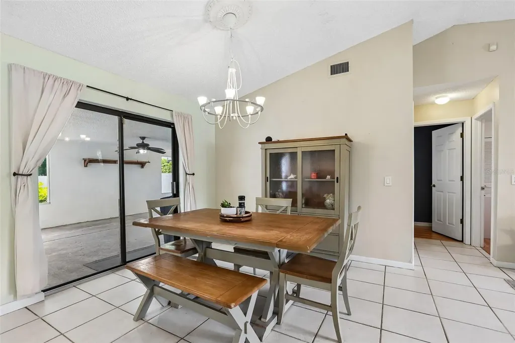 6805 Longpointe Way Tampa FL 33615