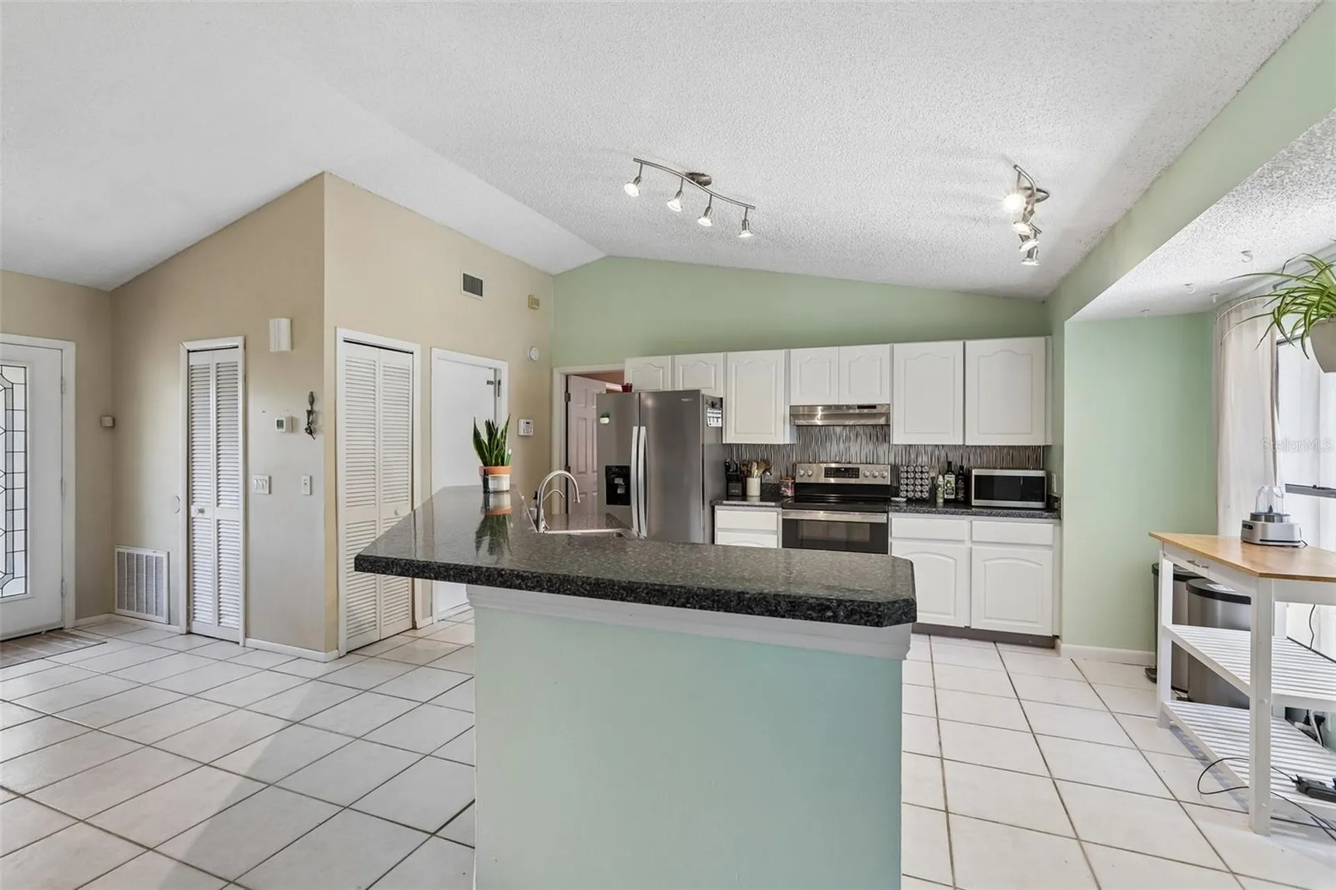 6805 Longpointe Way Tampa FL 33615