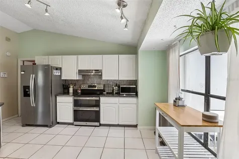 6805 Longpointe Way Tampa FL 33615
