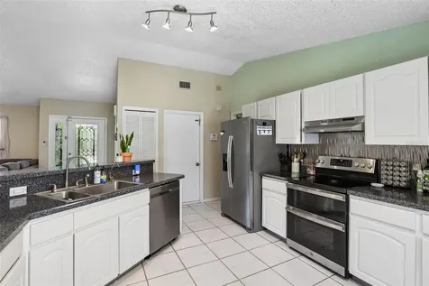 6805 Longpointe Way Tampa FL 33615