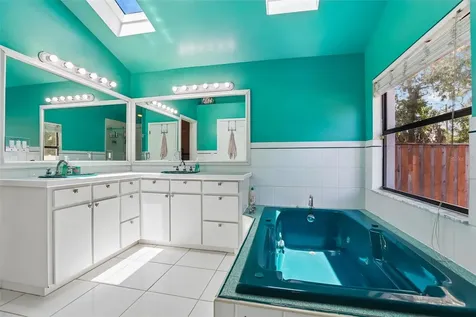 6805 Longpointe Way Tampa FL 33615