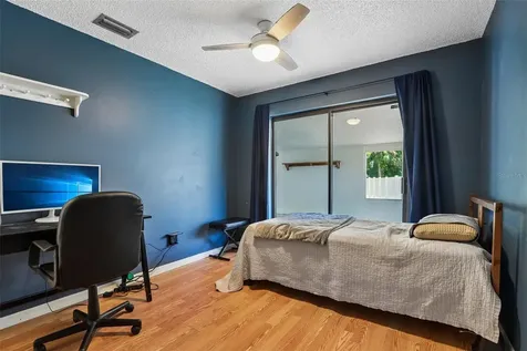6805 Longpointe Way Tampa FL 33615