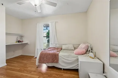 6805 Longpointe Way Tampa FL 33615