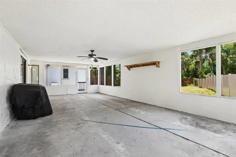 6805 Longpointe Way Tampa FL 33615