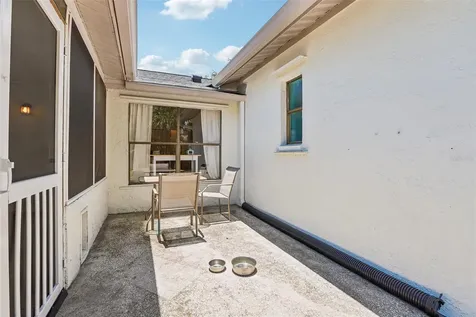 6805 Longpointe Way Tampa FL 33615