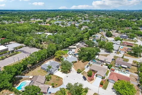 6805 Longpointe Way Tampa FL 33615