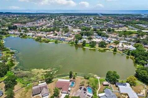 6805 Longpointe Way Tampa FL 33615