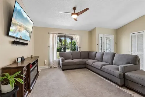 6805 Longpointe Way Tampa FL 33615
