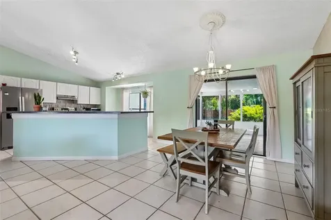 6805 Longpointe Way Tampa FL 33615