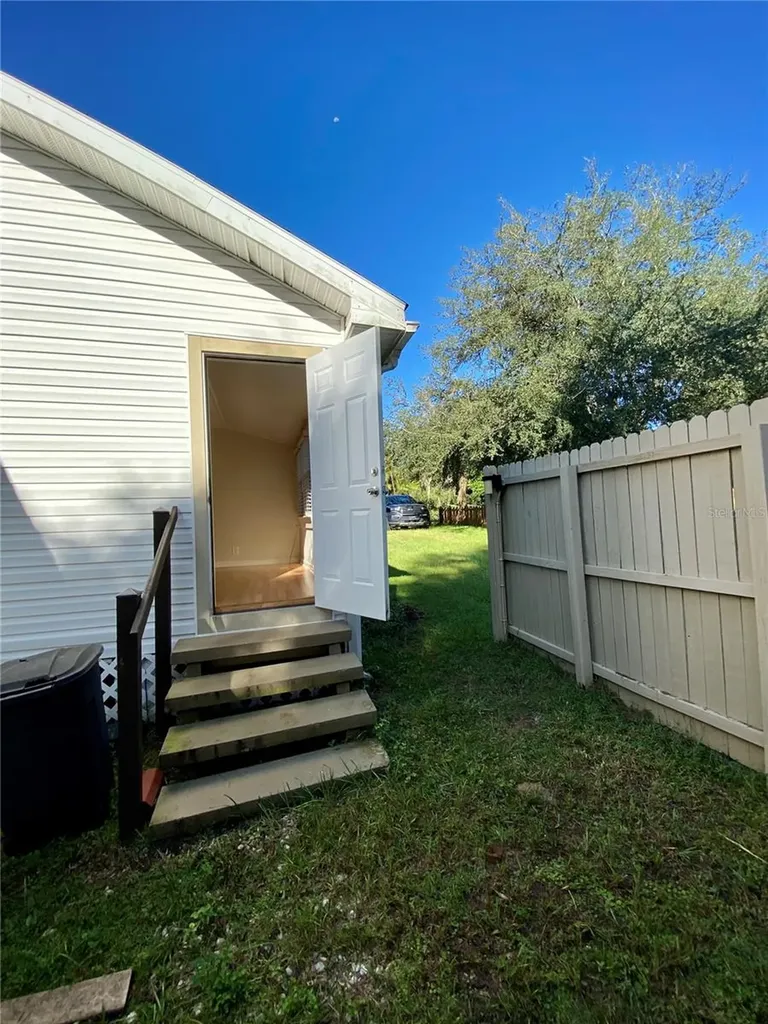 13650 5th Street Dade City FL 33525