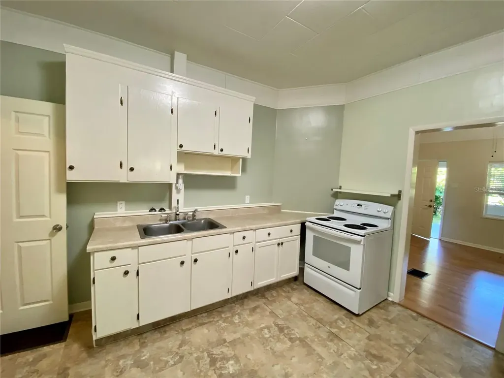13650 5th Street Dade City FL 33525