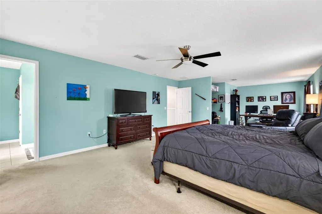 9018 N River Road Tampa FL 33635