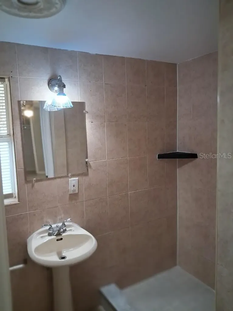 4926 Colonnade Avenue Holiday FL 34690
