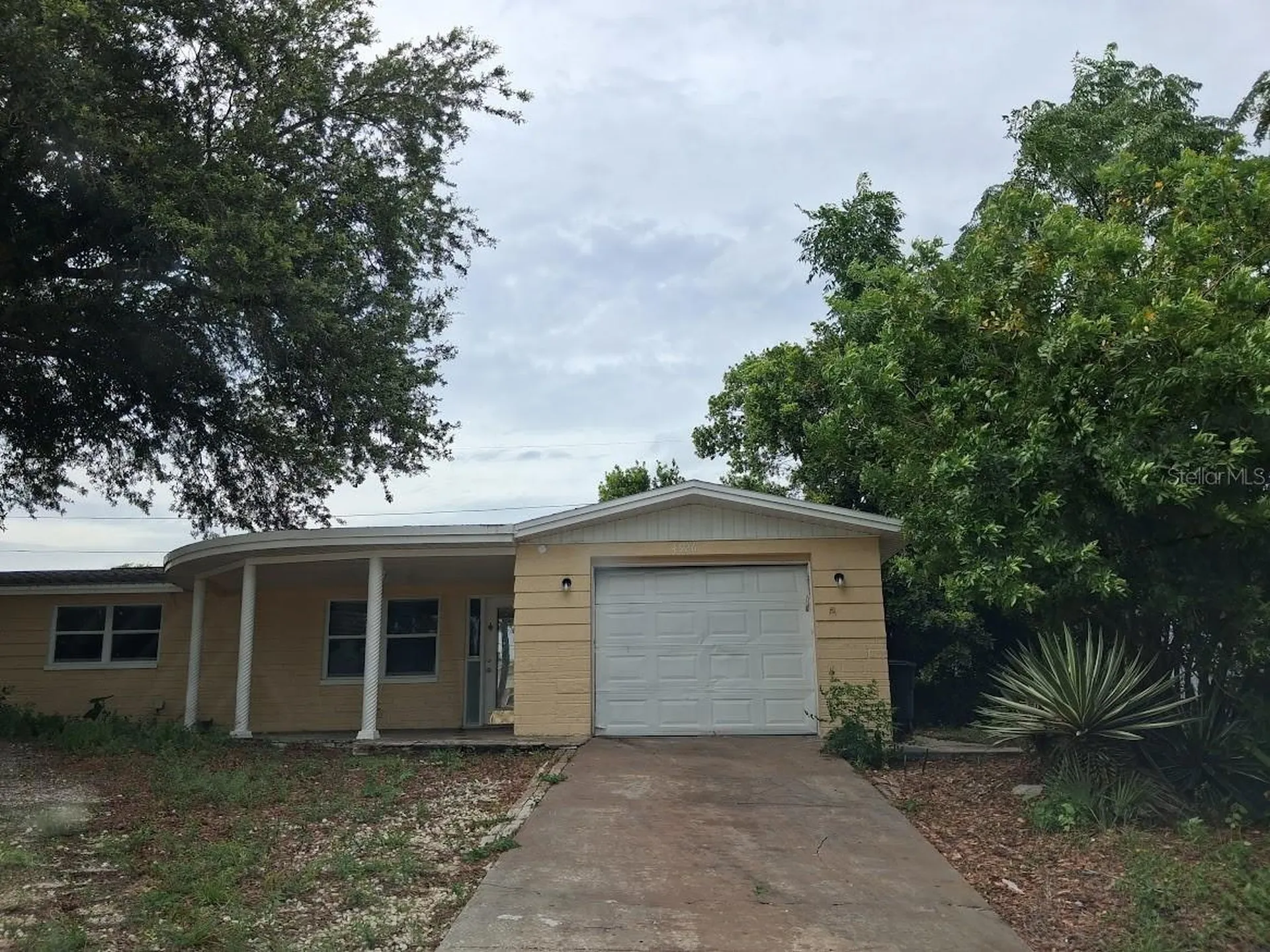 4926 Colonnade Avenue Holiday FL 34690