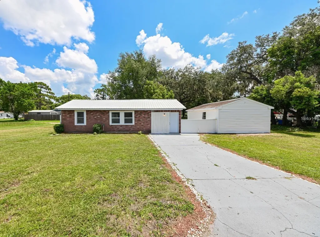 5620 1st Street Zephyrhills FL 33542