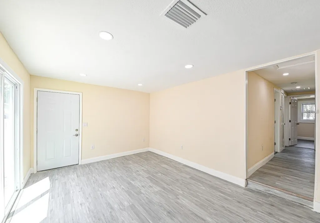 5620 1st Street Zephyrhills FL 33542