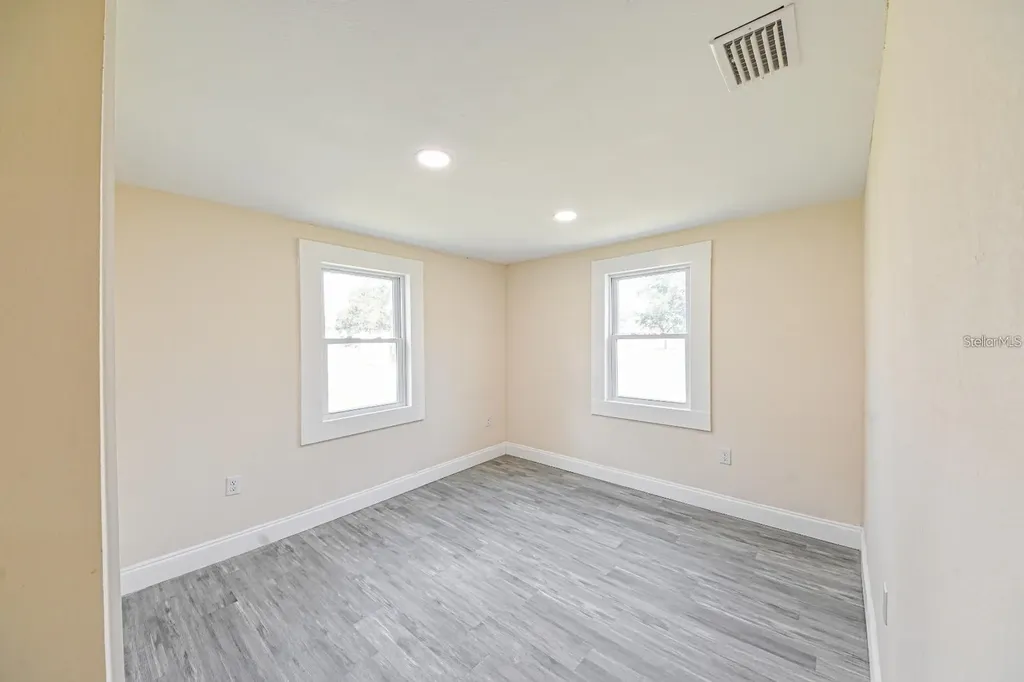 5620 1st Street Zephyrhills FL 33542