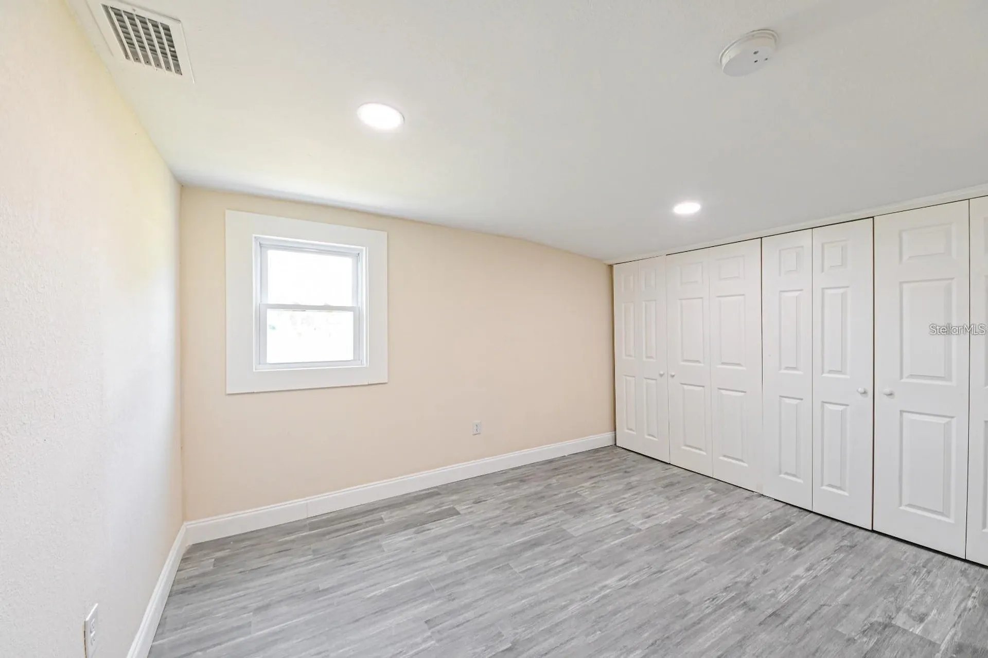 5620 1st Street Zephyrhills FL 33542