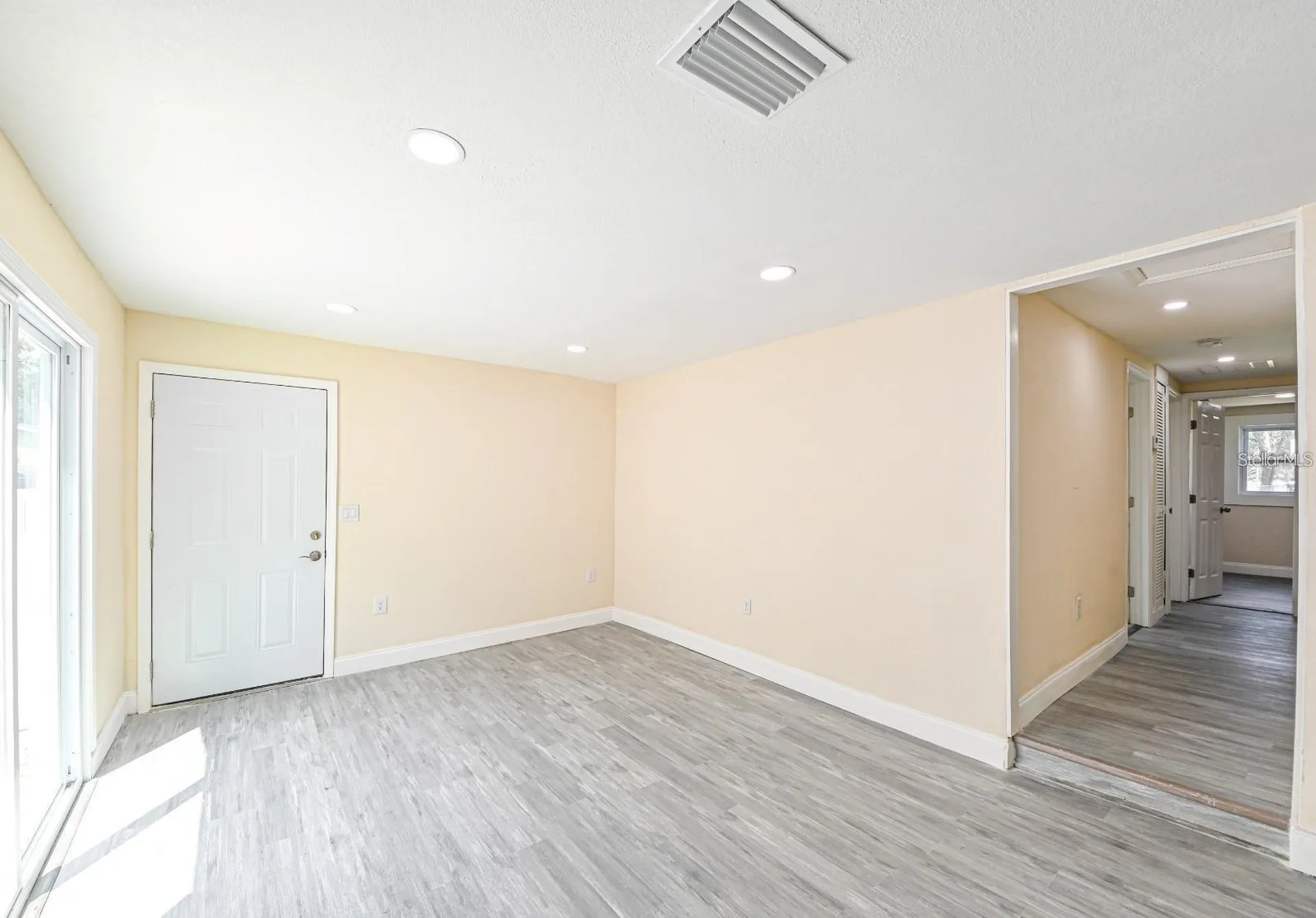 5620 1st Street Zephyrhills FL 33542