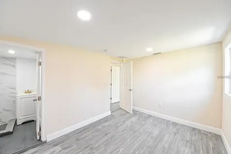 5620 1st Street Zephyrhills FL 33542
