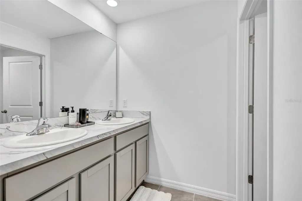 7601 Rosewood Garden Loop Tampa FL 33637