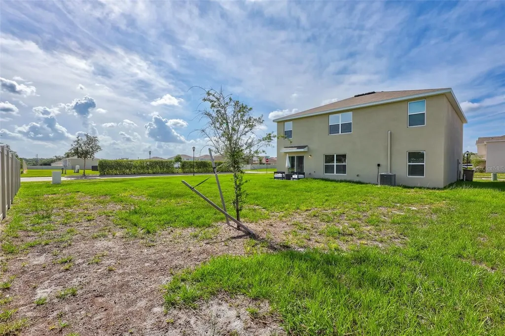7601 Rosewood Garden Loop Tampa FL 33637