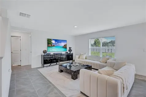 7601 Rosewood Garden Loop Tampa FL 33637