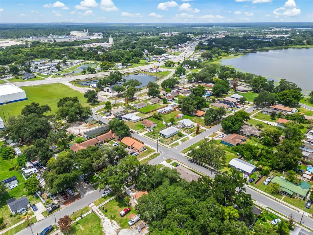712 Virginia Avenue Auburndale FL 33823