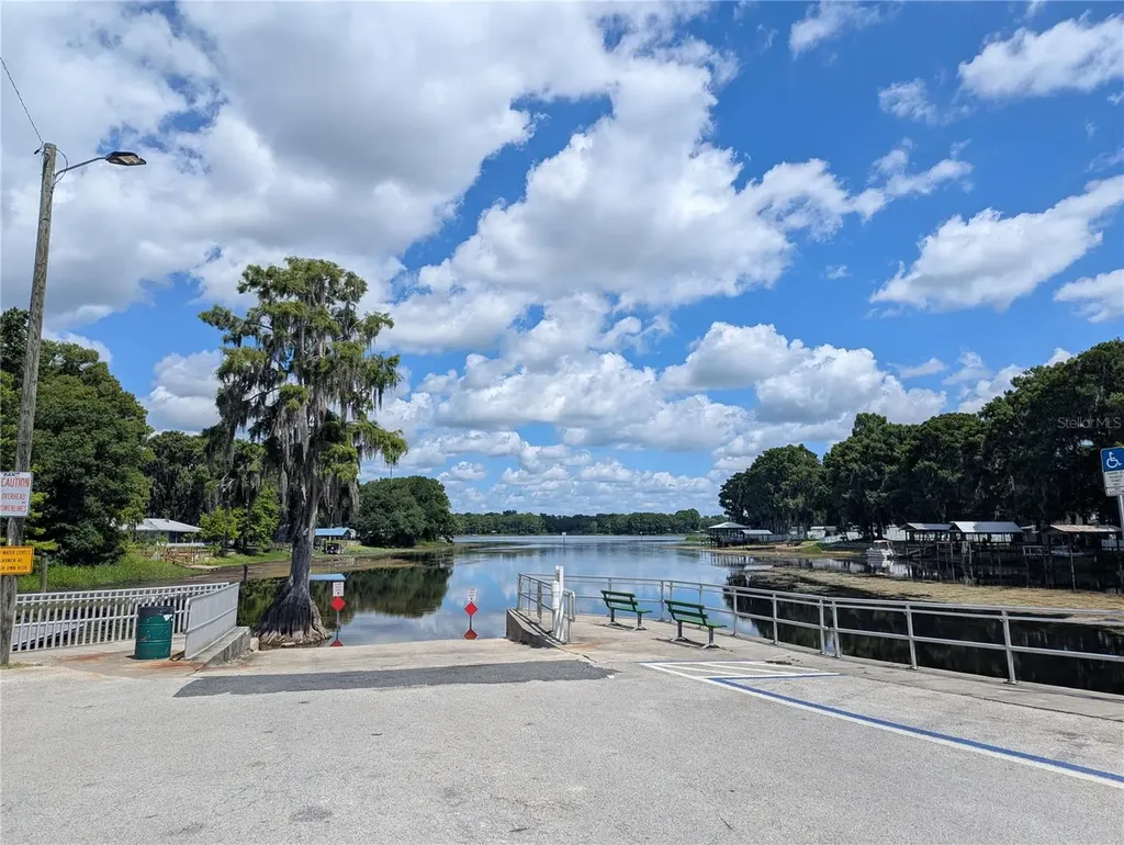 7633 S Crescent Loop Floral City FL 34436
