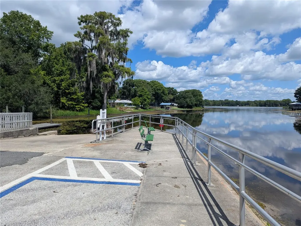 7633 S Crescent Loop Floral City FL 34436