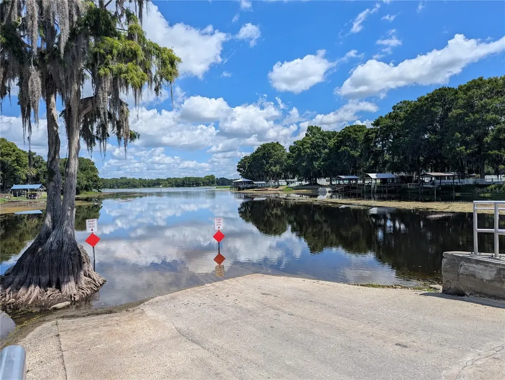 7633 S Crescent Loop Floral City FL 34436