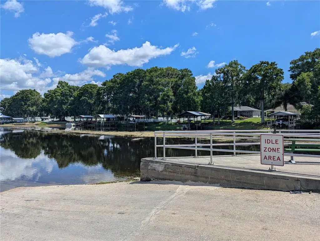 7633 S Crescent Loop Floral City FL 34436