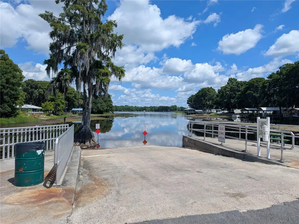 7633 S Crescent Loop Floral City FL 34436
