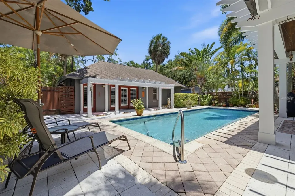 912 S Fremont Avenue Tampa FL 33606