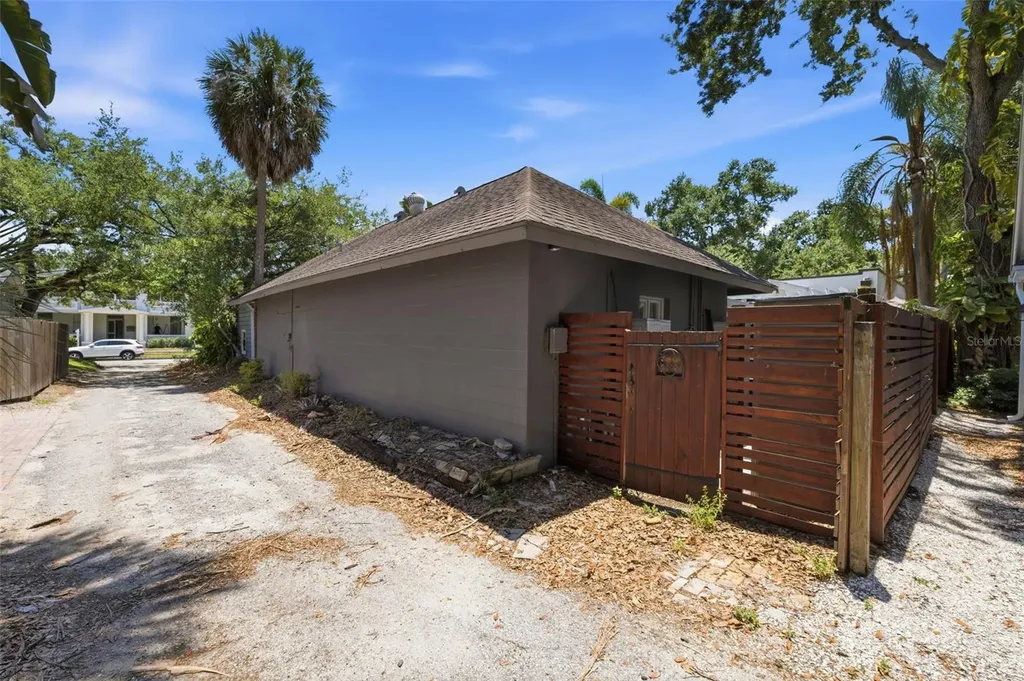 912 S Fremont Avenue Tampa FL 33606