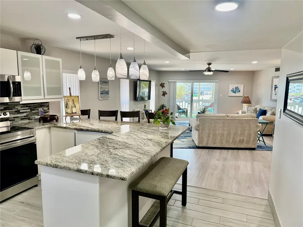 7003 Sunset Way St Pete Beach FL 33706