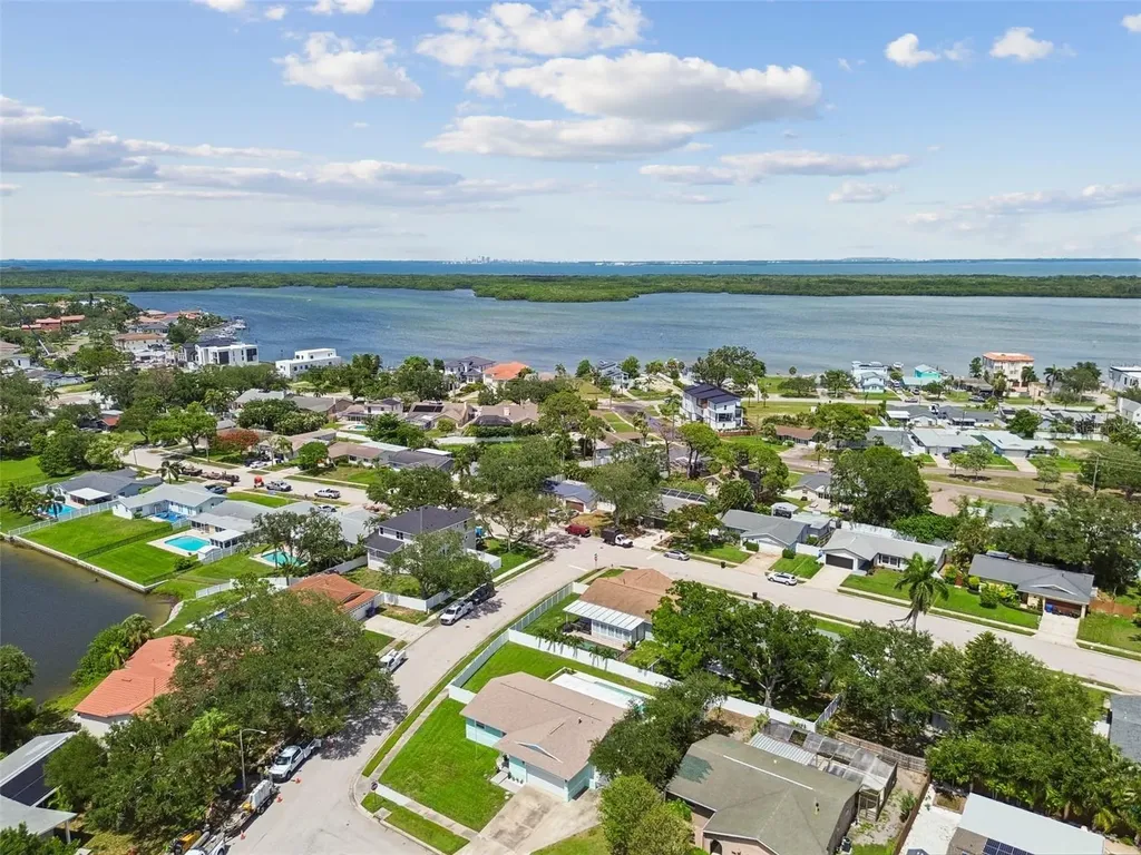 6035 19th Street NE St Petersburg FL 33703