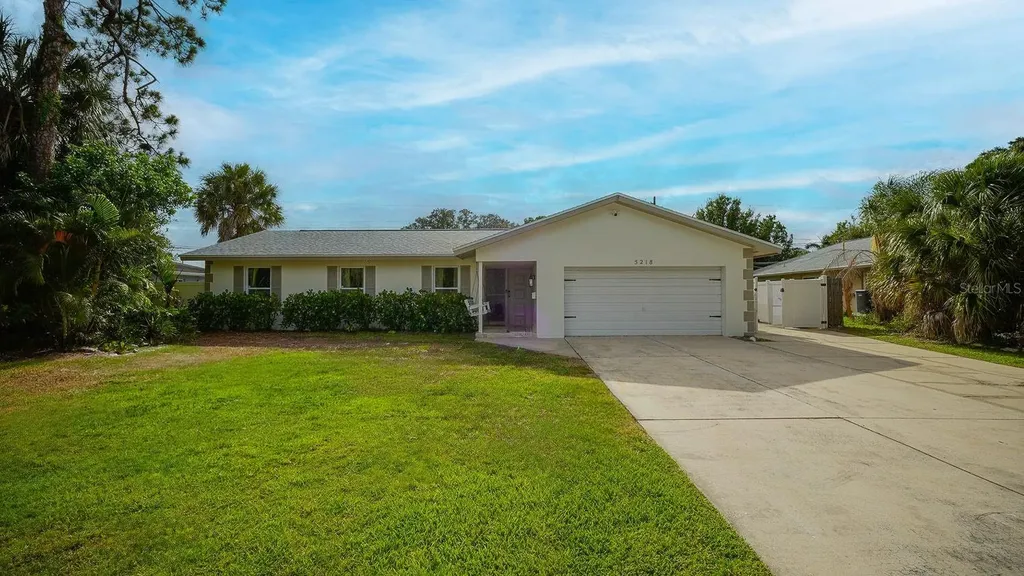 5218 Venetian Boulevard NE St Petersburg FL 33703